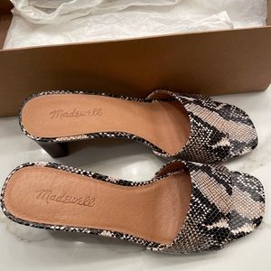 NWOT Madewell Monica mule in snake embossed leather